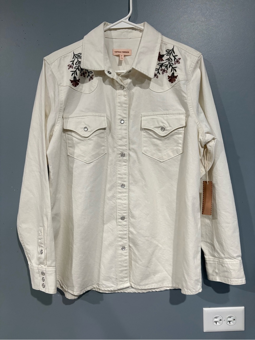 NWT Vintage Threads Cream Floral Embroidered Western Pearl Snap Shirt M